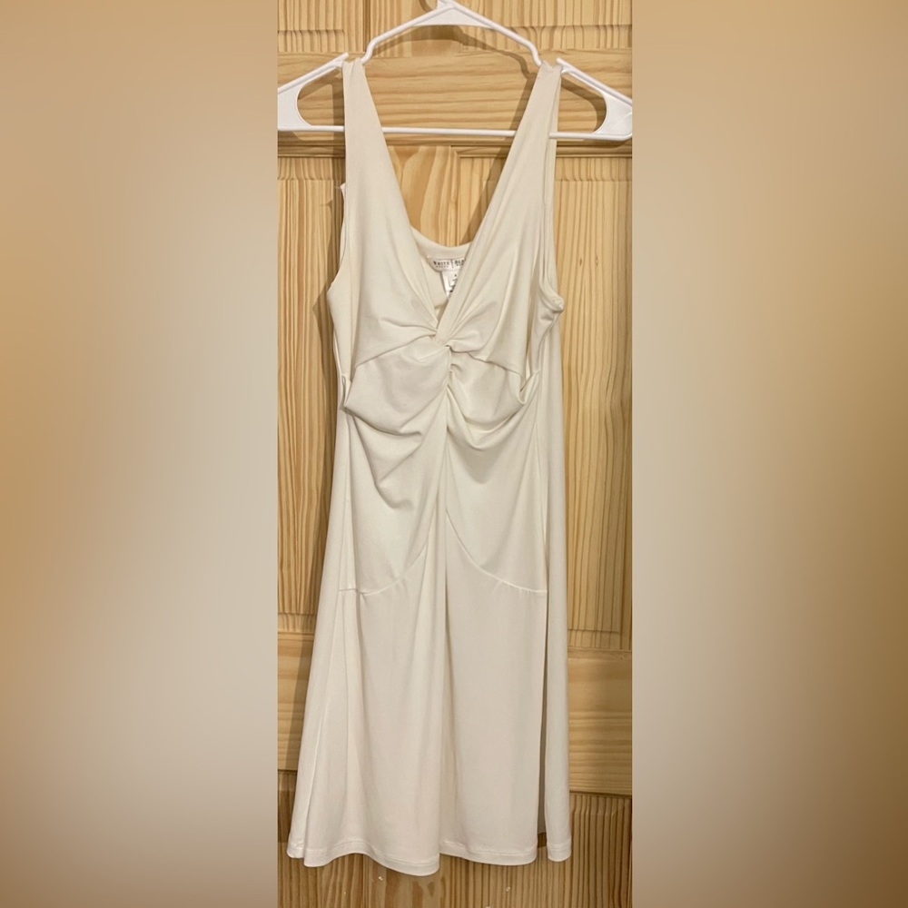 Elegant Cream Sleeveless Dress - Picture 11 of 11
